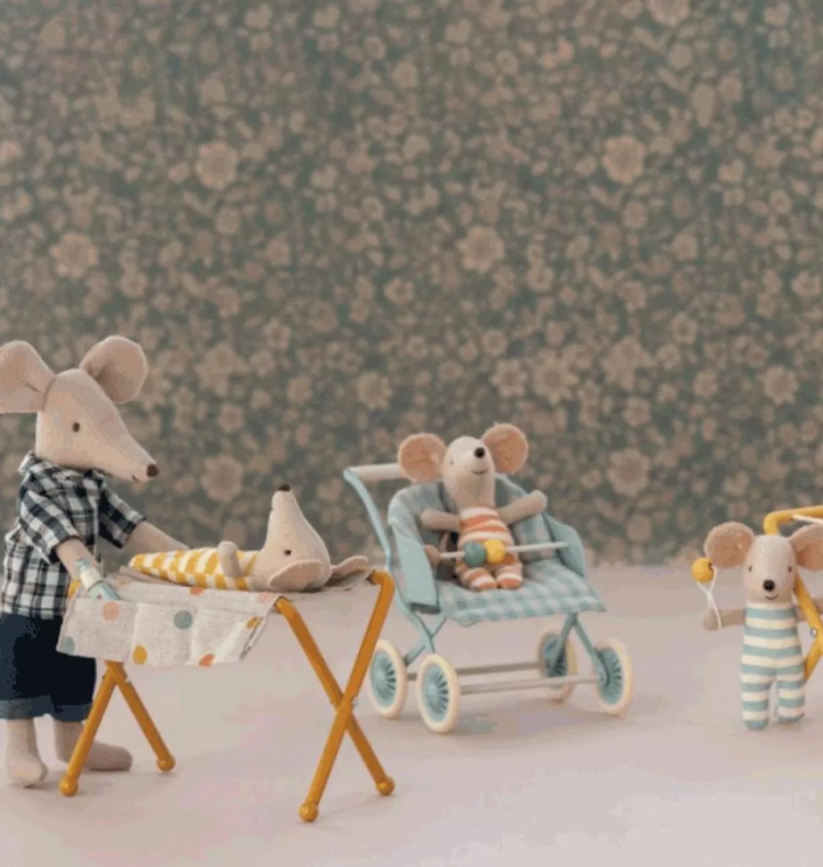 Best Sale Maileg Nursery Table For The Baby Mice / Ocher Yellow